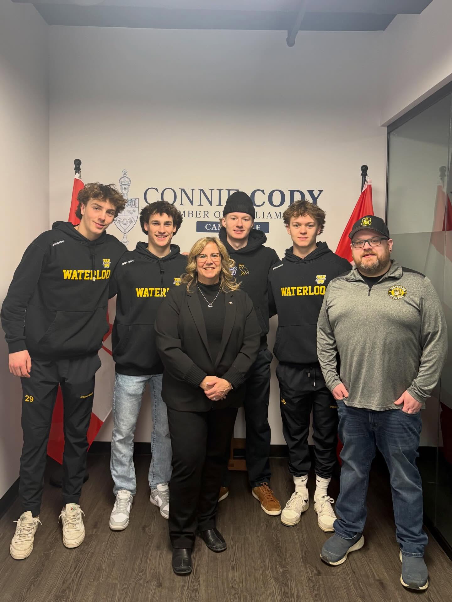 This morning, some of the Siskins had the opportunity to visit Connie Cody’s office. The Waterloo Siskins would like to extend our gratitude to Connie for her continued support this season, and thank her for taking the time to talk, answer questions, and even film a couple of TikToks with us! 💛